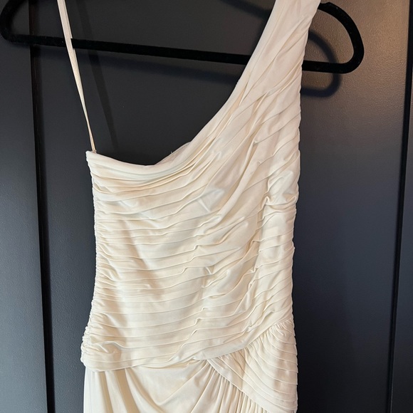 BCBG WHITE ONE SHOULDER DRESS - worn once! PERFECT FOR WEDDING SEASON! - Picture 6 of 6